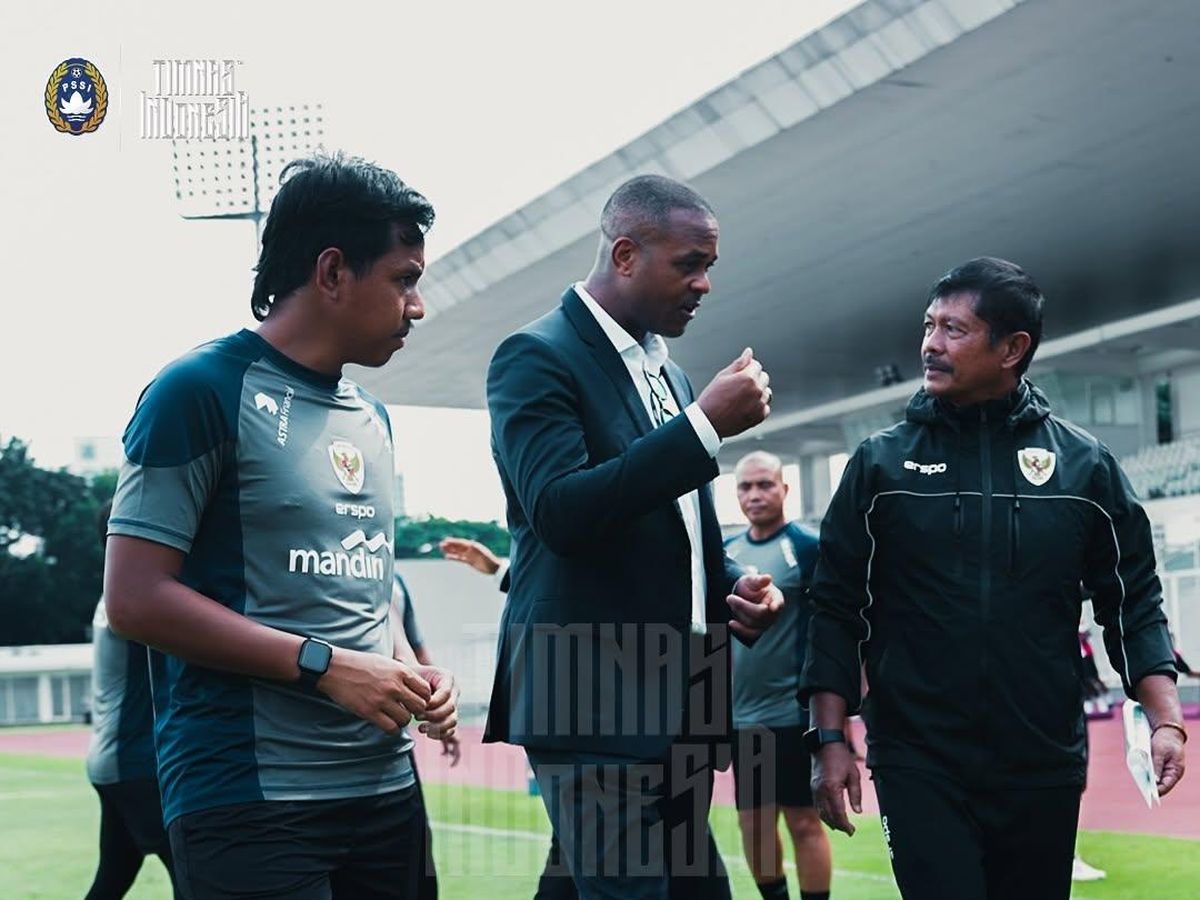 Berkunjung ke TC Timnas U-20, Kluivert Ajak diskusi ke Indra Sjafri
